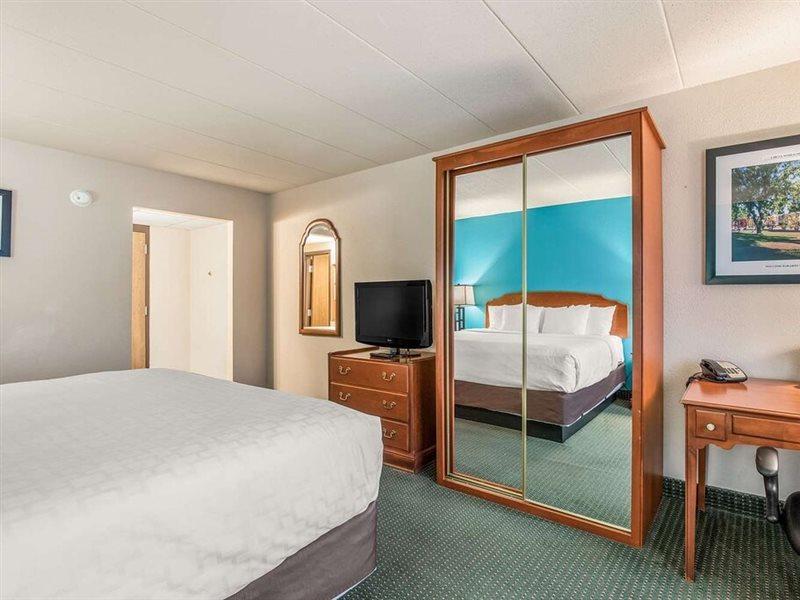 แคลเรียน โฮเต็ล แอนด์ คอนเฟอเรนซ์ เซ็นเตอร์ Hotel บาราบู ภายนอก รูปภาพ