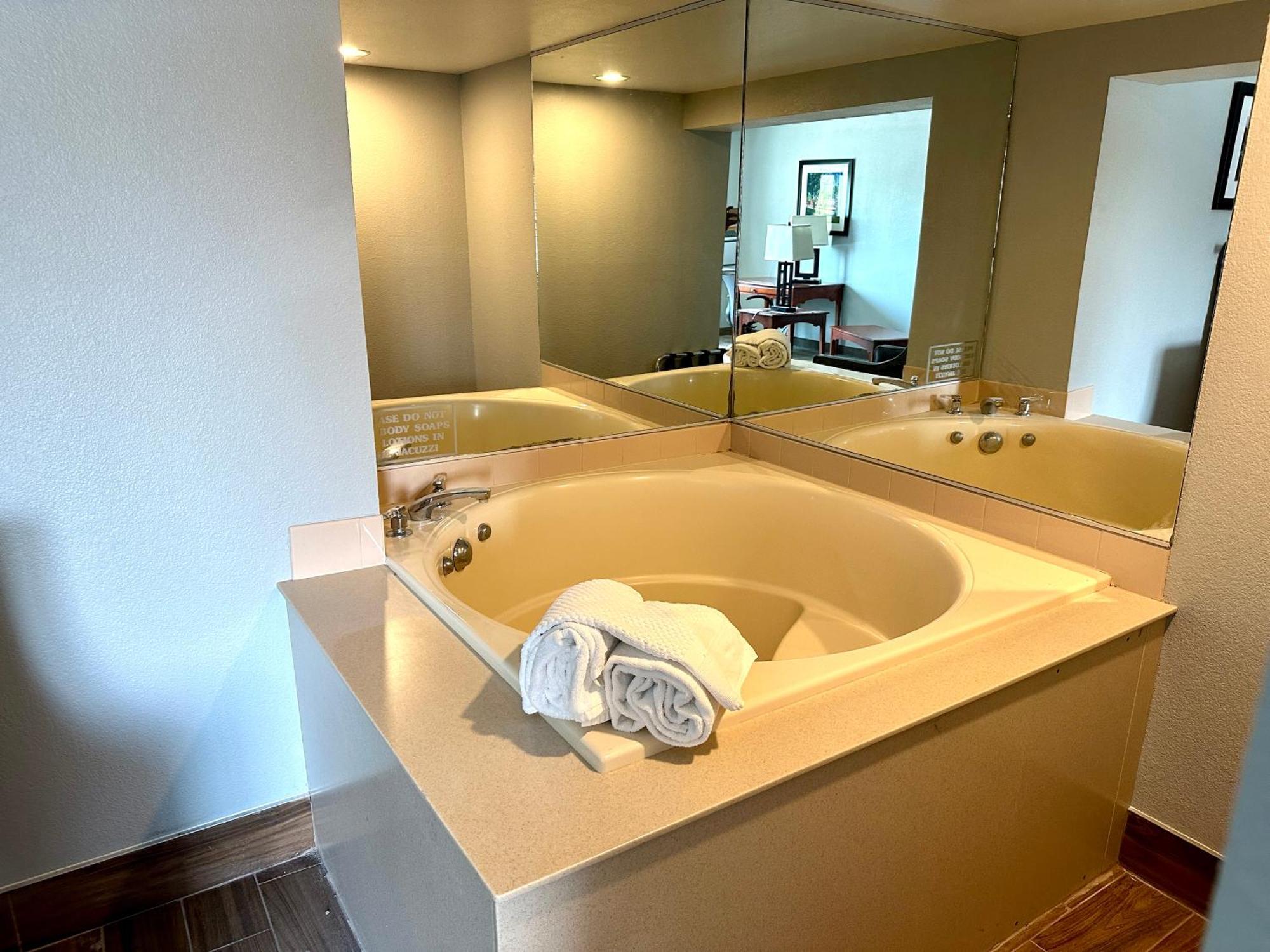 แคลเรียน โฮเต็ล แอนด์ คอนเฟอเรนซ์ เซ็นเตอร์ Hotel บาราบู ภายนอก รูปภาพ